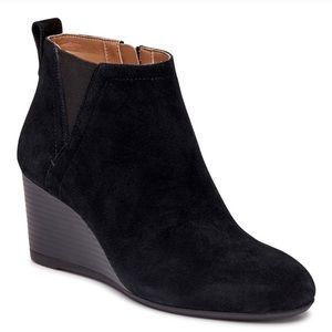 Vionic Paloma black suede booties